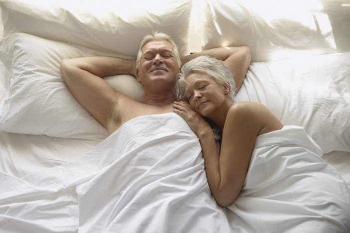 Retrouvez la santé sexuelle après 60 ans : libido, médicaments, positions